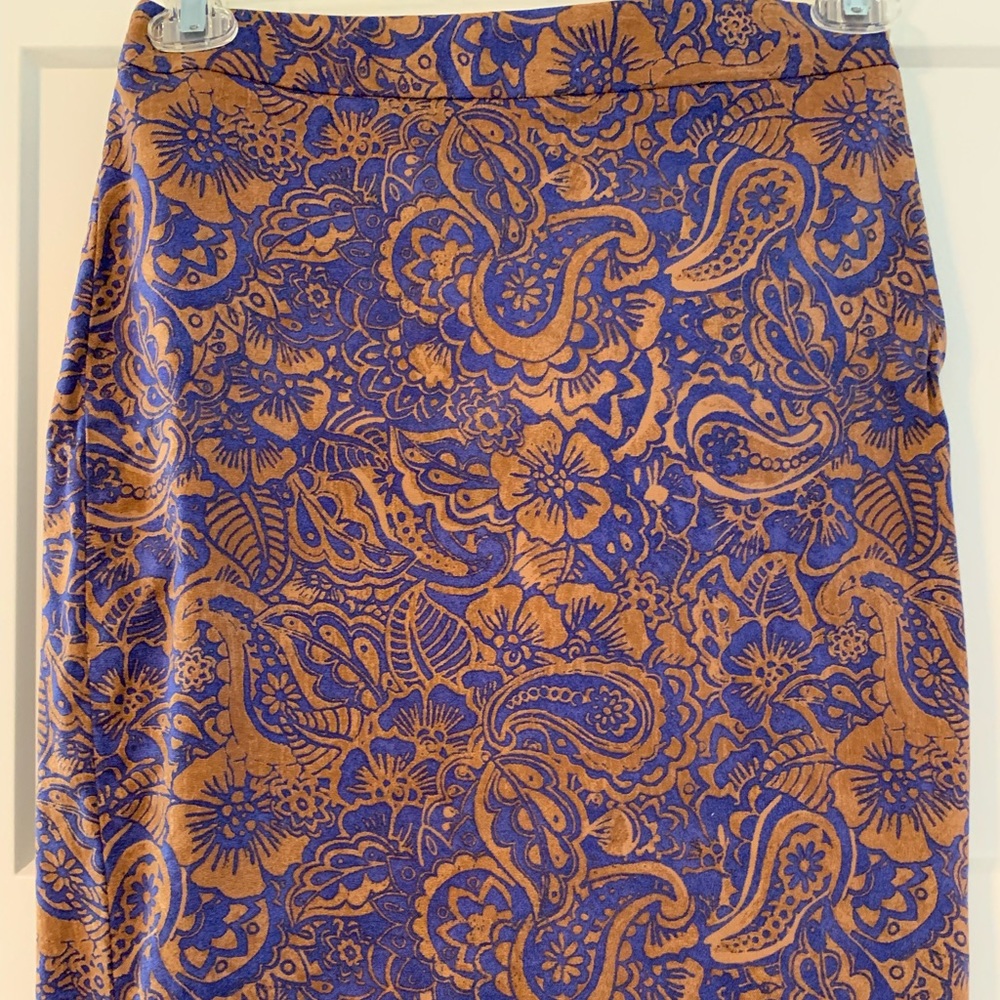 Patterned pencil skirt
